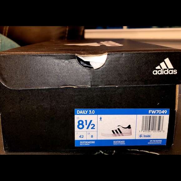 Brand new adidas mens shoe size 8.5 never worn - Picture 4 of 4
